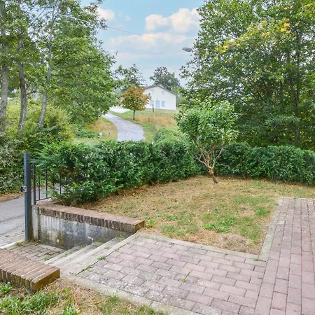 2 Bedroom Awesome In Сasa de vacaciones *